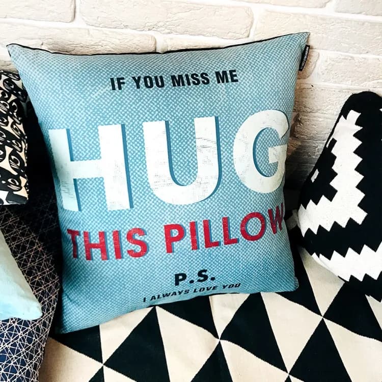 Подушка If you miss me hug this pillow 40х40см - зображення 1